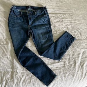 Medium wash mid rise jean leggings. Hollister brand. Size 11S. Like new.
